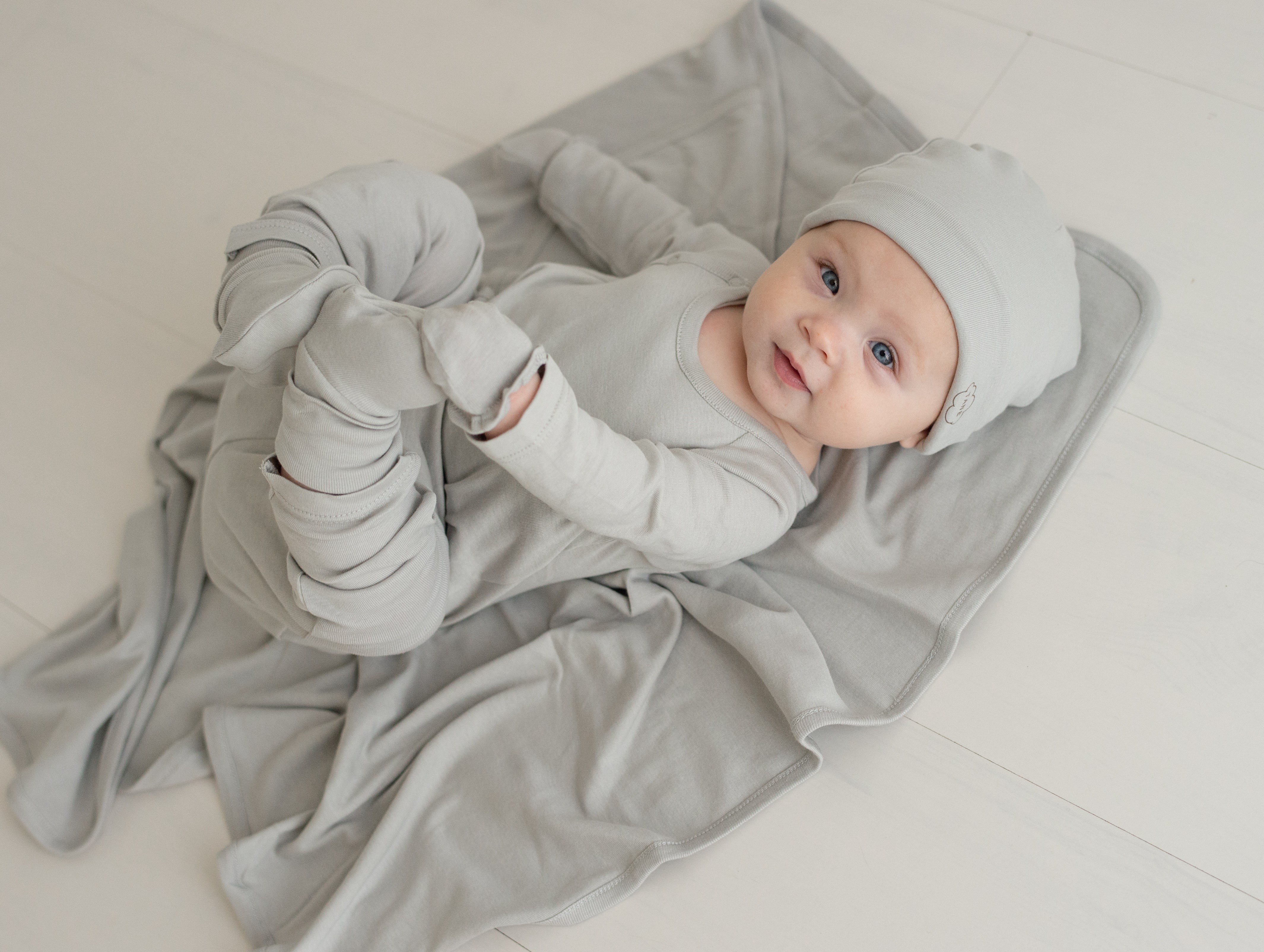 Raglan Sleeved Crew Neck Onesie